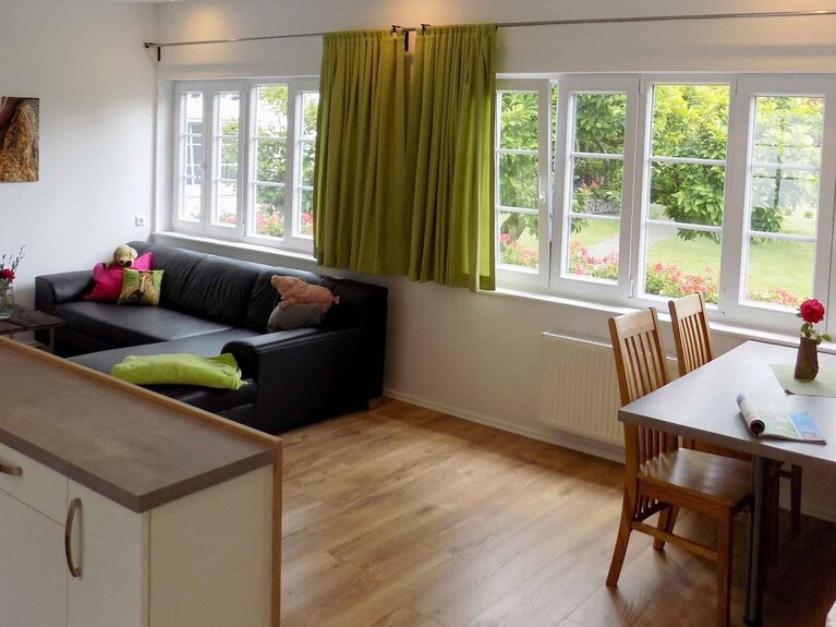 Ferienwohnung 'Rosenblüte' Mit Privatterrasse, Gemeinschaftsgarten Und Wi-fi - Finnentrop