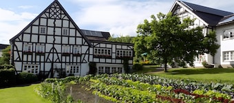 Apartment 'Kleeblatt' with Private Terrace, Shared Garden and Wi-Fi