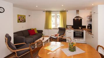 TV, ping pong, stereo