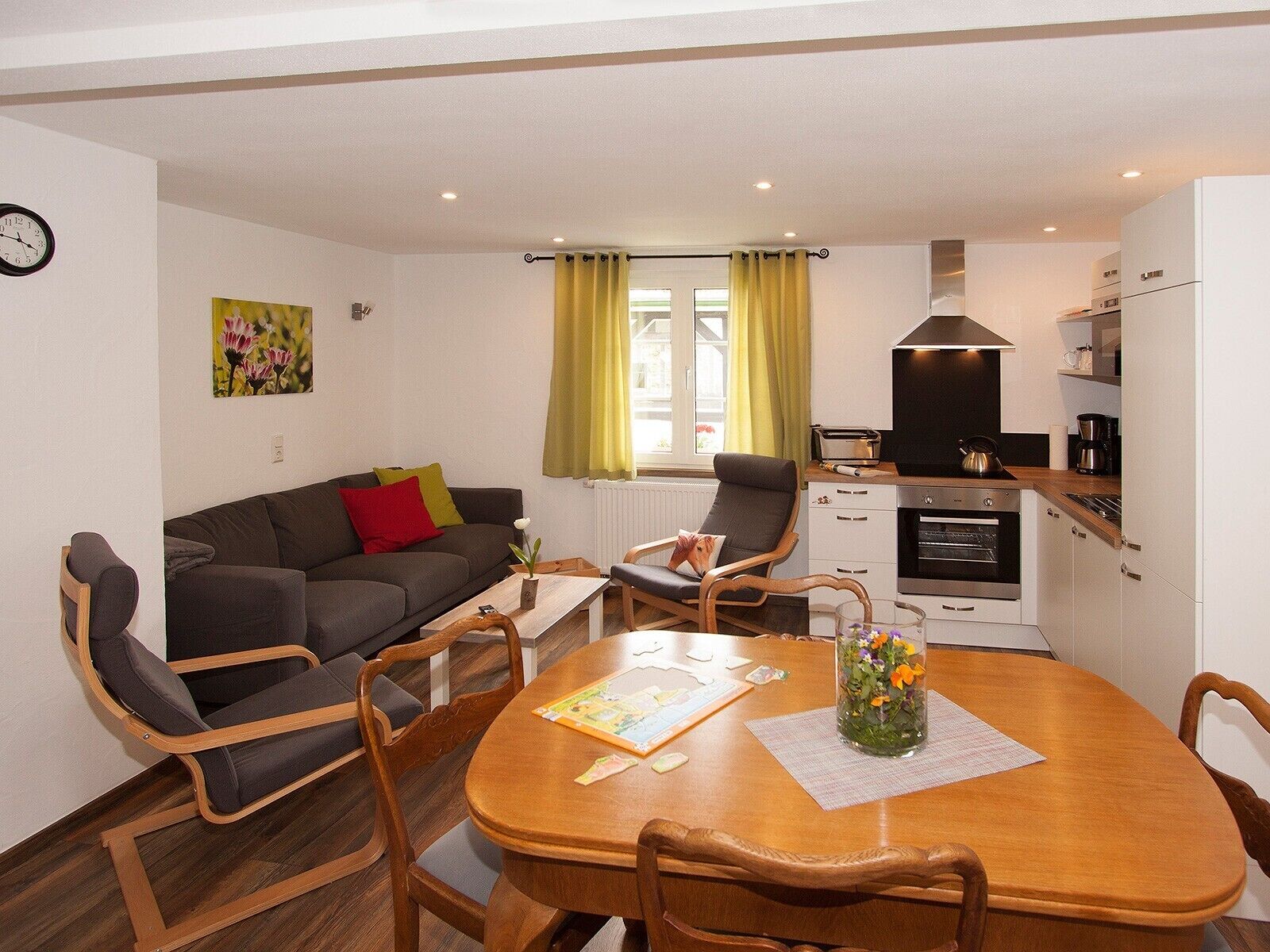 Télévision, table de tennis de table, chaîne hi-fi