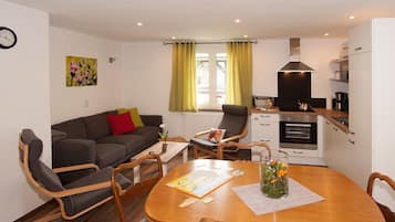 Télévision, table de tennis de table, chaßne hi-fi