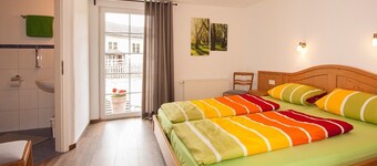 Apartment 'Gänseblume' with Private Terrace, Shared Garden and Wi-Fi