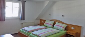Apartment 'Löwenzahn' with Shared Garden, Balcony and Wi-Fi