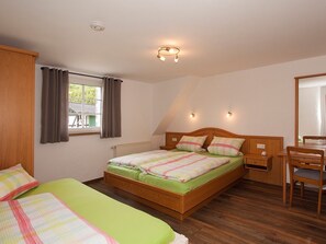 2 bedrooms, free WiFi, bed sheets