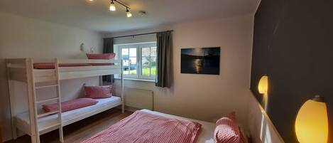 2 室のベッドルーム、WiFi (無料)、ベッドシーツ、車椅子でアクセスできる設備