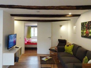 TV, table tennis, stereo