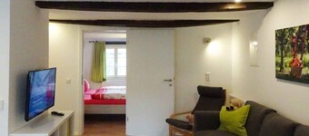 Apartment 'Apfelbaum' with Private Terrace, Shared Garden and Wi-Fi