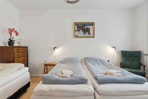 2 makuuhuonetta, silitysrauta/-lauta