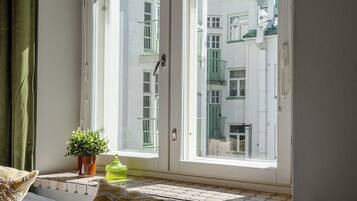 Kaupunkihuoneisto, näköala pihalle | Näkymä huoneesta