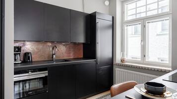 City Apartment, Courtyard View | Private kitchen | Full-sized fridge, microwave, oven, stovetop