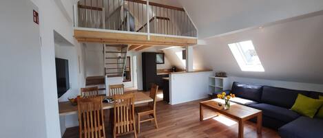 Televisio, pöytätennispöytä, stereot