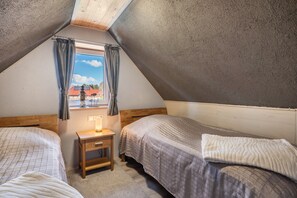 1 bedroom, bed sheets