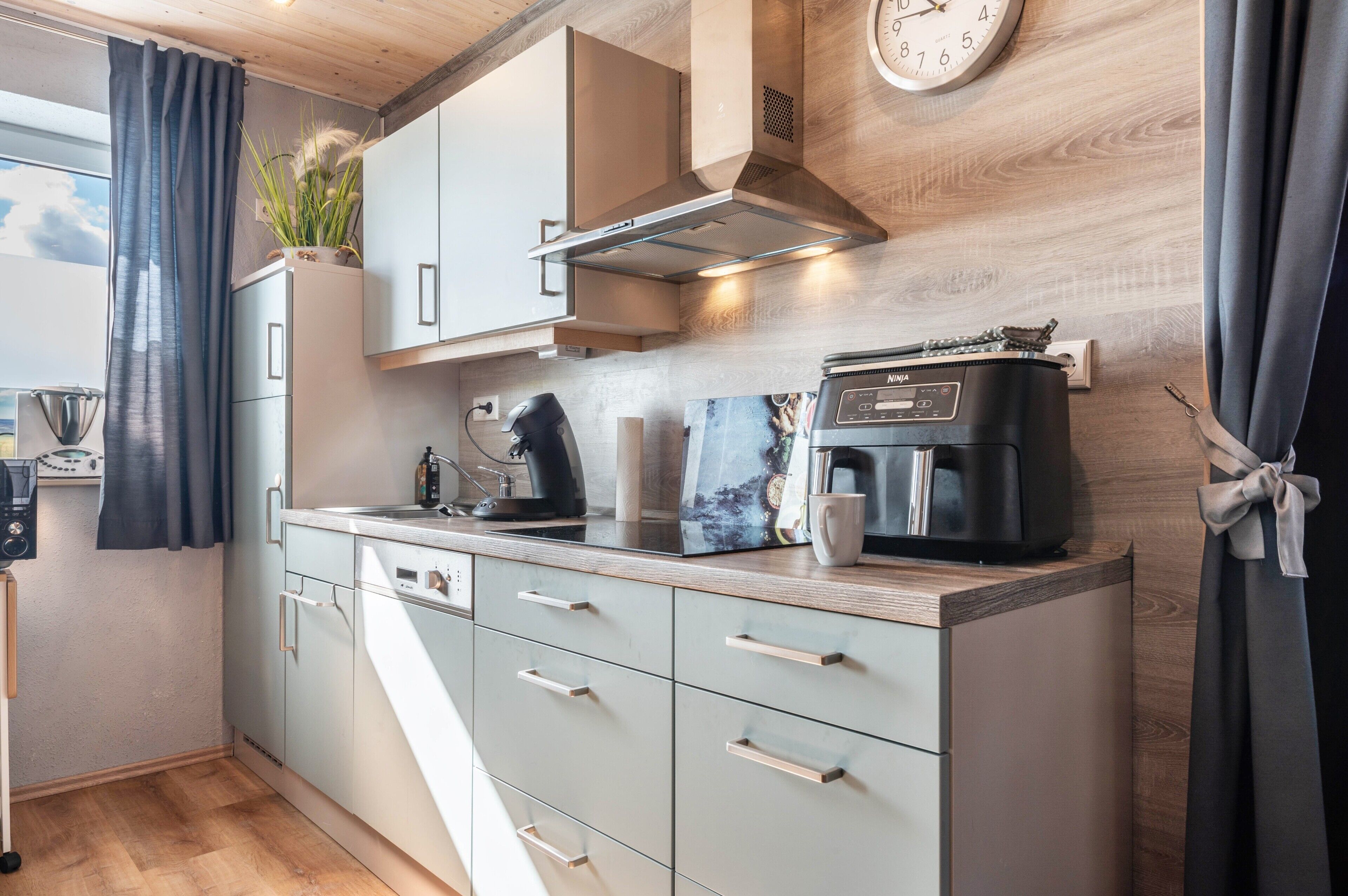 冷蔵庫、電子レンジ、コンロ、食器洗い機