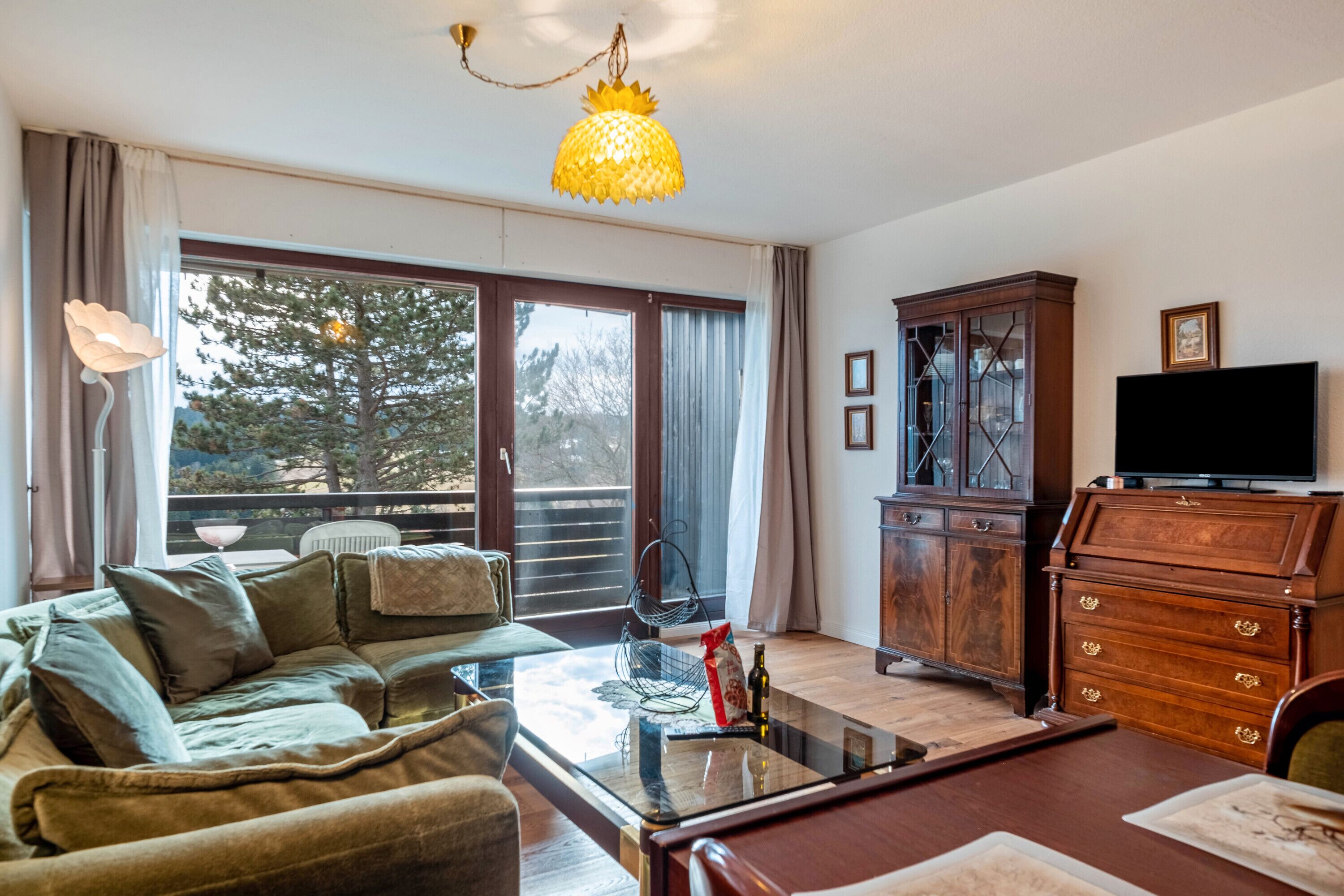 Fernseher, Tischtennisplatte