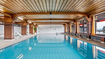 Alberca techada y alberca climatizada