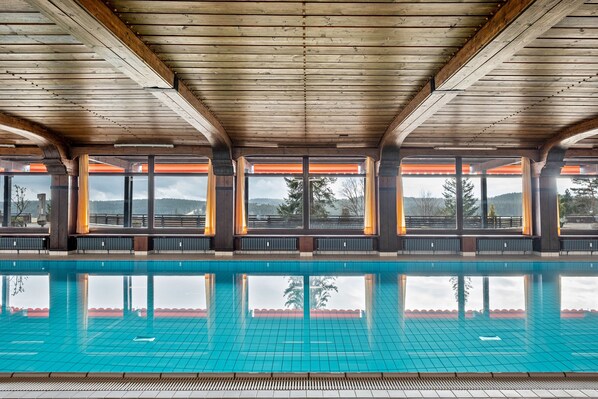 Piscina coperta, una piscina riscaldata