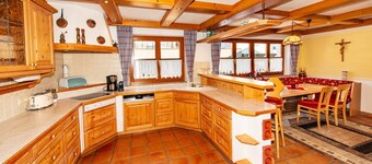 Apartamento 'Zentral 180qm' con vistas a la montaña, terraza privada y Wi-Fi