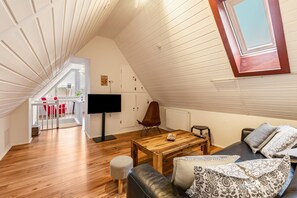 TV - Apartment 'Schöne Wohnung In Oberhausen' with Wi-Fi (Oberhausen)