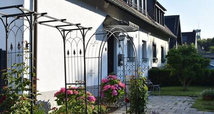 Apartment 'Schöne Wohnung In Oberhausen' with Wi-Fi