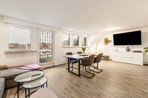 TV - Apartment 'Schöne Wohnung In Oberhausen' with Wi-Fi (Oberhausen)