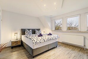 2 bedrooms, free WiFi, bed sheets - Apartment 'Schöne Wohnung In Oberhausen' with Wi-Fi (Oberhausen)