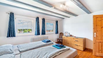 4 bedrooms, free WiFi, bed sheets