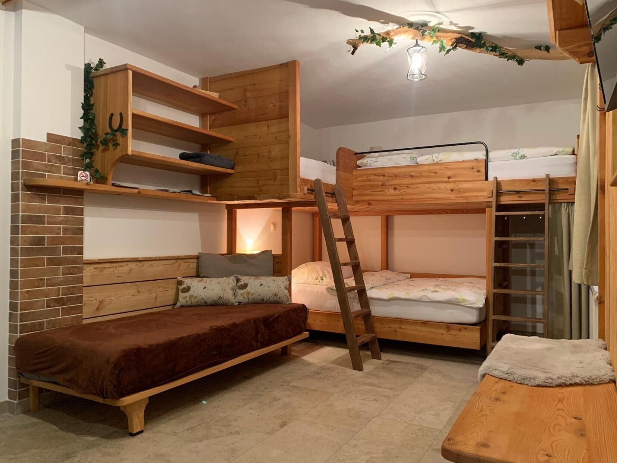 1 bedroom, bed sheets