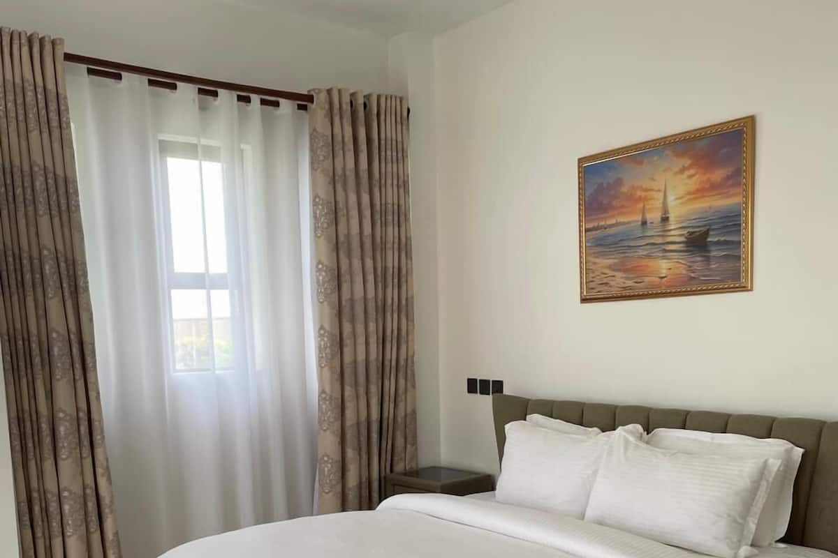 3 bedrooms, in-room safe, desk, laptop workspace