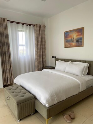 3 habitaciones, caja de seguridad en la habitación y escritorio 