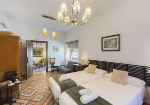 9 bedrooms, travel cot, WiFi, bed sheets - Art Boutique La Casona de las Flores (Ondara)