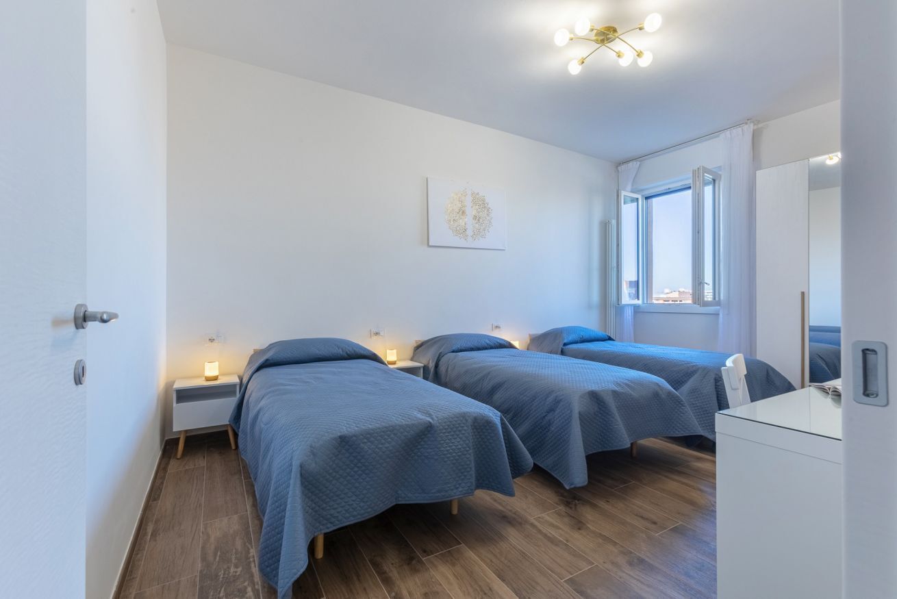 2 bedrooms, desk, iron/ironing board, WiFi