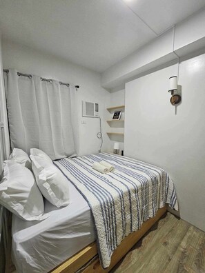 Iron/ironing board, WiFi, bed sheets