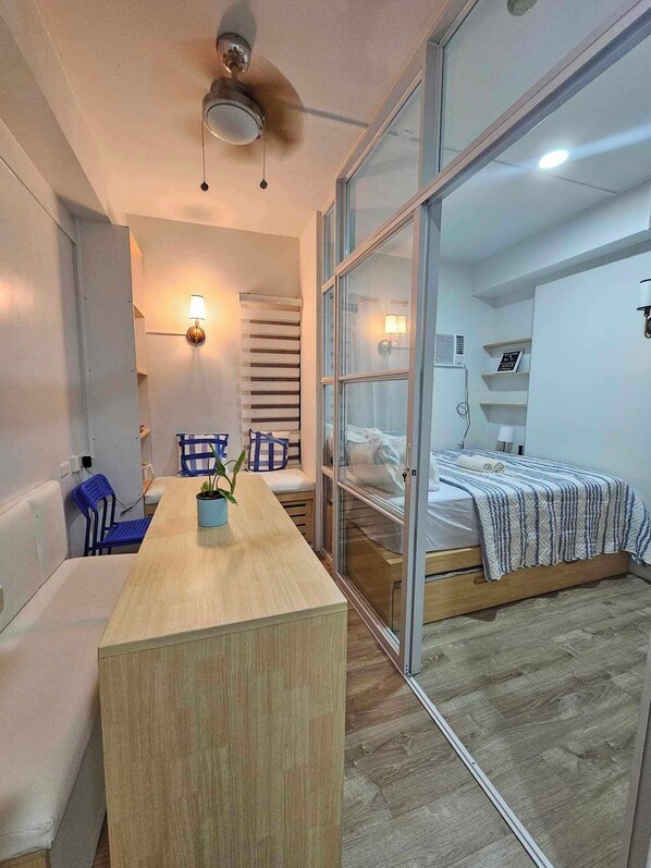 Iron/ironing board, WiFi, bed sheets