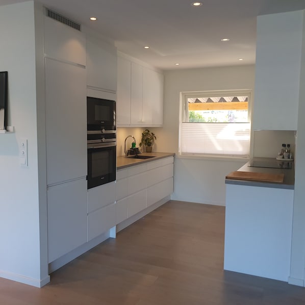 Fridge, microwave, oven, dishwasher