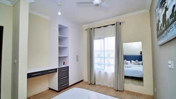 2 quartos, ferros/tábuas de passar roupa, Wi-Fi, roupa de cama