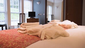 1 bedroom, iron/ironing board, WiFi, bed sheets - The Garden Room, 1 Bedrooms, Sleeps 4 (Kilconquhar)