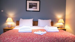 2 habitaciones, tabla de planchar con plancha, wifi y ropa de cama