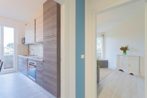 公寓 (2 Bedrooms) | 私人廚房 | 雪櫃、微波爐、焗爐、高腳椅