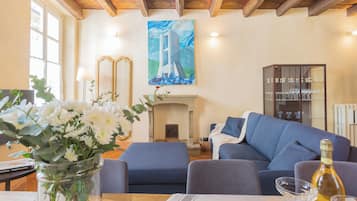 Apartment (3 Bedrooms) | Living area | 32-inch TV with cable channels