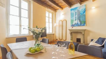 Apartment (3 Bedrooms) | Living area | 32-inch TV with cable channels