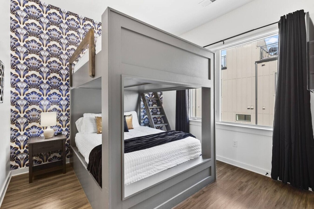 24K Escape - Rooftop Oasis, 3 Miles to Broadway, Walk to Restaurants ...