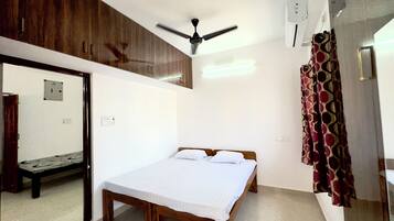 Laptop workspace, free WiFi