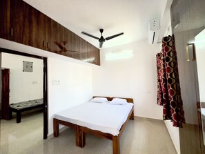 Laptop workspace, free WiFi - Sishya Service Apartment - Chennai OMR  (Chennai)