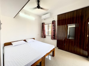 Laptop workspace, free WiFi - Sishya Service Apartment - Chennai OMR  (Chennai)