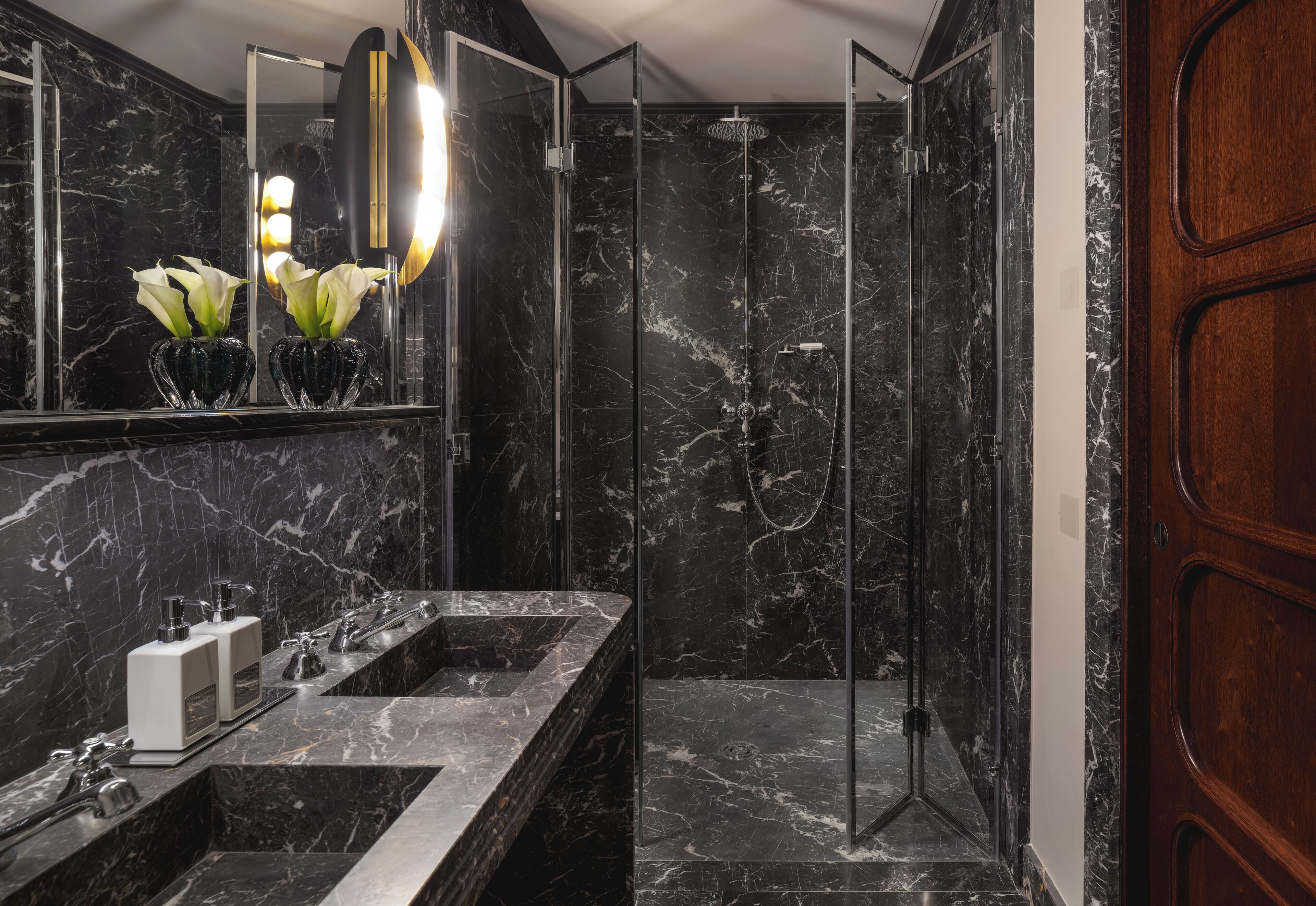 Classic Apartment | Bathroom