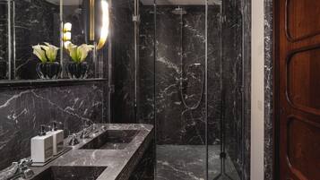 Classic Apartment | Bathroom | Hair dryer, slippers, towels, soap