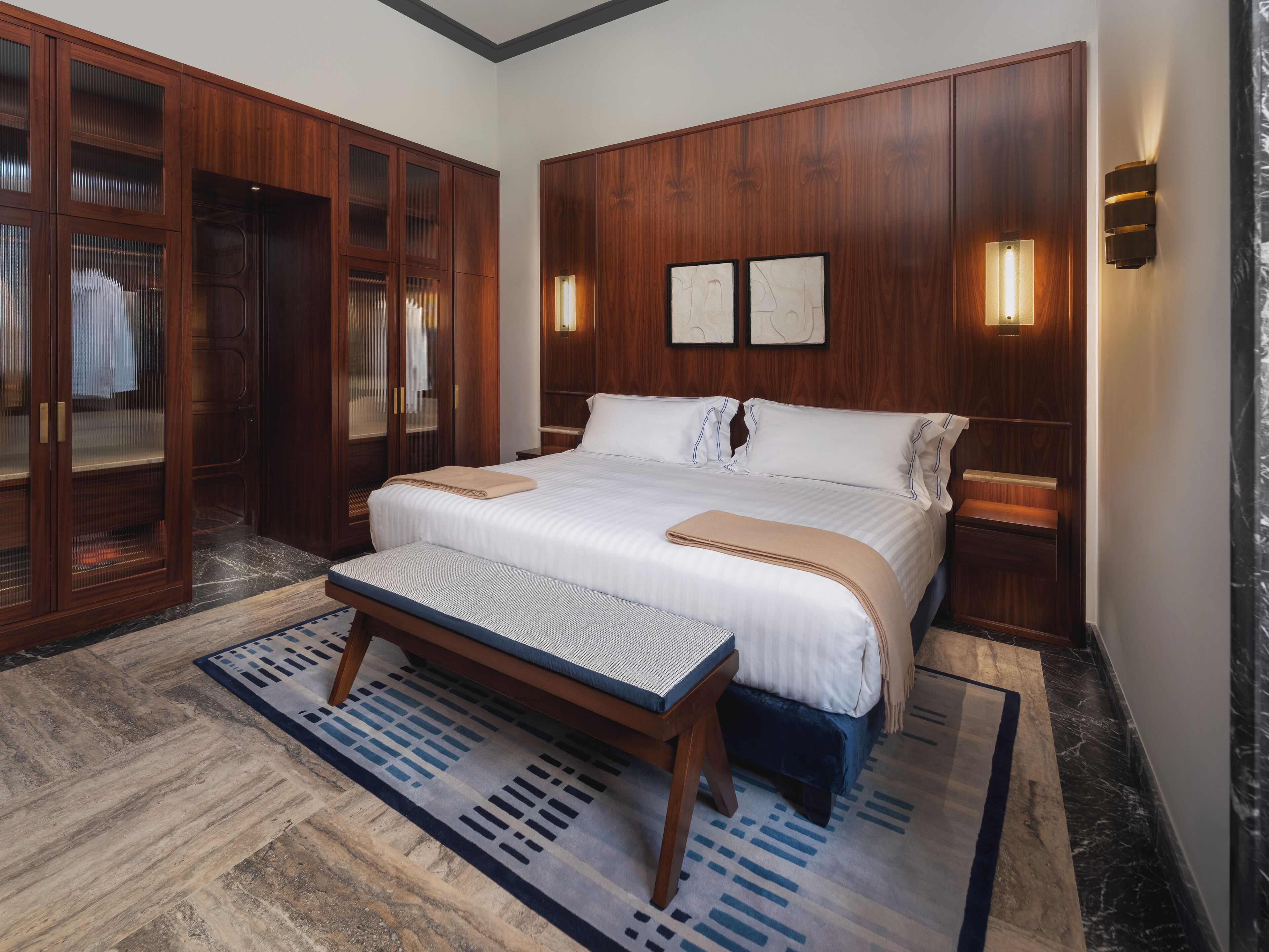 Appartamento Deluxe | Minibar, una cassaforte in camera, postazione laptop, insonorizzazione