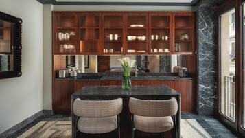 Classic Apartment | Private kitchen | Fridge, microwave, stovetop, dishwasher