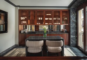 Apartemen Klasik | Dapur pribadi | Lemari es, microwave, kompor, dan mesin pencuci piring