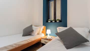 Apartment (2 Bedrooms) | 2 bedrooms, laptop workspace, iron/ironing board, bed sheets